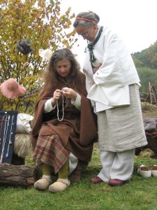 Nadelbinden Germanenfest © Freilichtmuseum Germanisches Gehöft