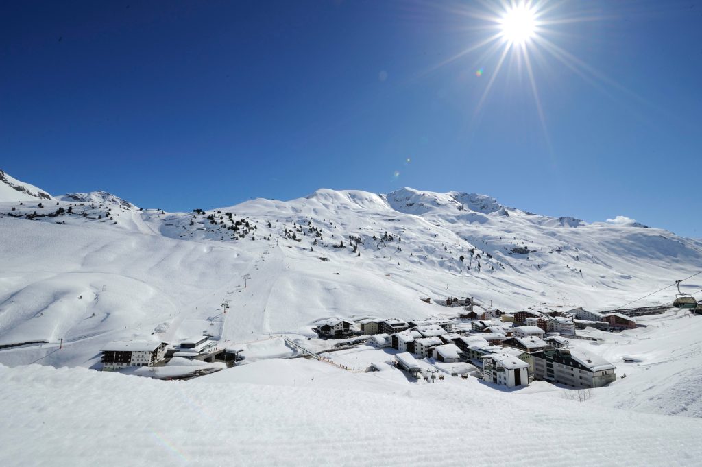 Winterpanorama im Hotel Albona Nova in Zürs am Arlberg © Sepp Mallaun LZTG