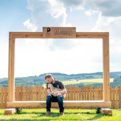 Fotofenster SAG KAESE am Mandl's Ziegenhof © Viktoria Kornfeld