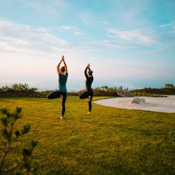 Frauen beim Yoga im Freien © Mountain Resort Feuerberg / Martin Hofmann