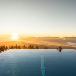 Ausblick vom Infinity Pool © Mountain Resort Feuerberg / Franz Gerdl