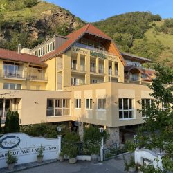 Gartenhotel Pfeffel Hotelansicht Tag Sommer @kpf