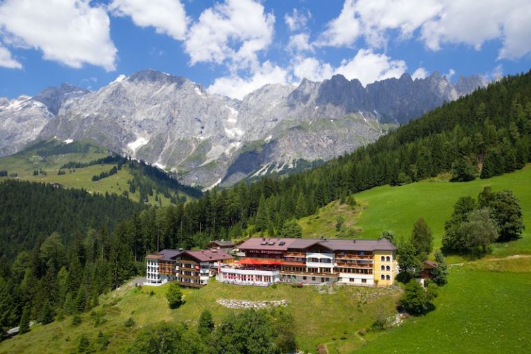 Aussenansicht mit Hochkönig Hotel Bergheimat © Doris Wild, G.A.S., H Meurer